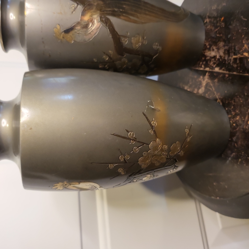 Pair Japanese Meiji Bronze Mixed Metal Rooster Vases 9.5" - Picture 5 of 17